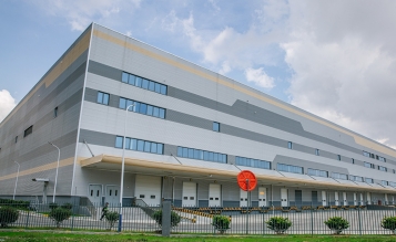 浙江綠地鉑選電子商務(wù)有限公司  綠地全球進(jìn)口商品浙江運(yùn)營(yíng)中心（嘉興綜合保稅）項(xiàng)目 EPC總 承包 嘉興綜合保稅區(qū)興業(yè)路東側(cè)、大橋港南側(cè)、東巡邏通道西側(cè)、區(qū)和路北側(cè)。
